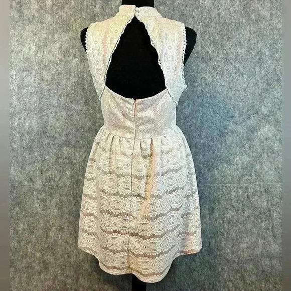 Altar’d State Light Peach Sleeveless Lace Dress - Medium - Picture 2 of 5